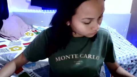 Snapshot of pretty_dharryhann chatting on 12/15/25, 02:49 pretty_dharryhann online show from 12/15/25, 02:49