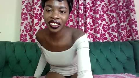 Snapshot of pretty_freaky chatting on 01/15/25, 07:15 Maya online show from 01/15/25, 07:15