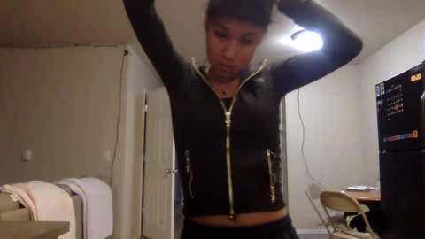 Snapshot of pretty_girl828687 chatting on 11/21/25, 12:10 pretty_girl828687 online show from 11/21/25, 12:10