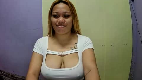 pretty_lyn08 online show from 02/11/26, 04:56