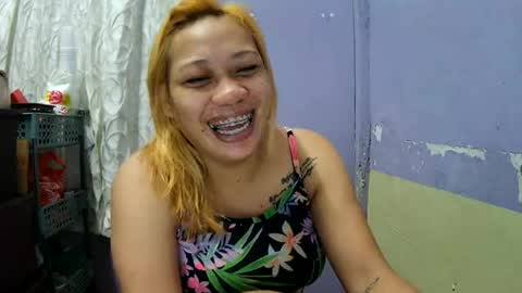 Snapshot of pretty_lyn08 chatting on 06/27/26, 10:42 pretty_lyn08 online show from 06/27/26, 10:42