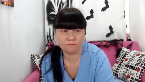 pretty_malika online show from 10/28/25, 03:54