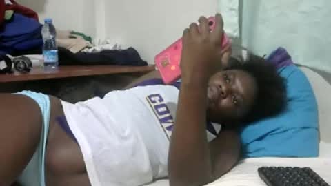 pretty_melan online show from 06/03/26, 03:50