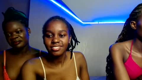 Snapshot of pretty_nyra chatting on 06/17/26, 07:37 Nyra online show from 06/17/26, 07:37