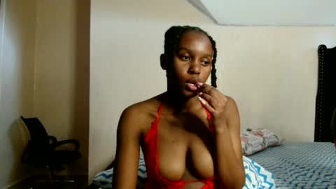Snapshot of pretty_nyra chatting on 06/30/26, 01:45 Nyra online show from 06/30/26, 01:45