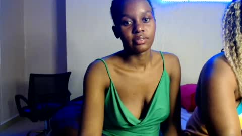 Snapshot of pretty_nyra chatting on 07/10/26, 10:01 Nyra online show from 07/10/26, 10:01