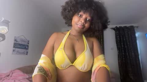 Snapshot of pretty_peaches chatting on 12/13/25, 07:53 Pretty peaches online show from 12/13/25, 07:53