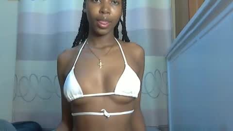 pretty_petite24 online show from 12/11/24, 06:31