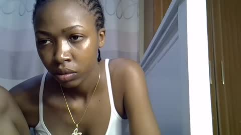 pretty_petite24 online show from 12/31/24, 01:19