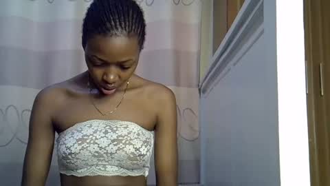 pretty_petite24 online show from 01/09/25, 06:06