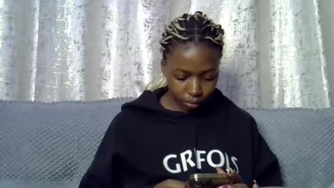 pretty_petite24 online show from 09/12/25, 05:57