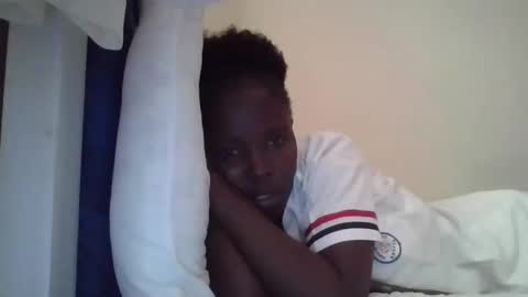 pretty_petite_ebony online show from 10/16/25, 08:59