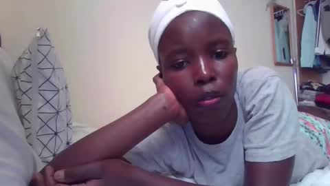 pretty_petite_ebony online show from 10/19/25, 01:56