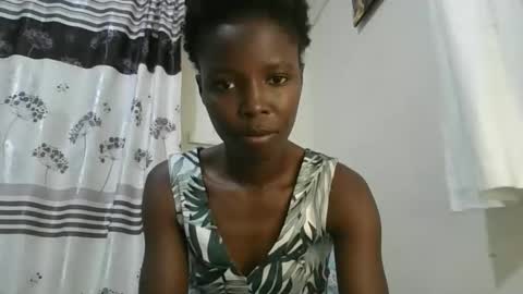 pretty_petite_ebony online show from 11/22/25, 05:39