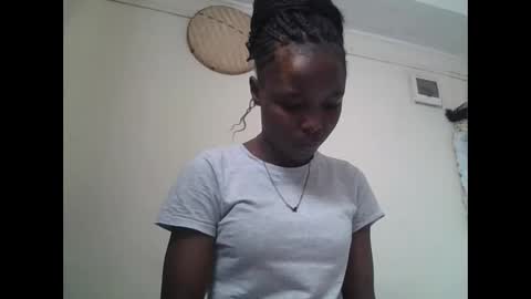 pretty_petite_ebony online show from 01/12/26, 12:10