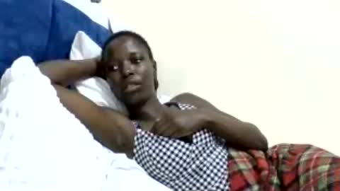 Snapshot of pretty_petite_ebony chatting on 07/15/26, 06:46 pretty_petite_ebony online show from 07/15/26, 06:46