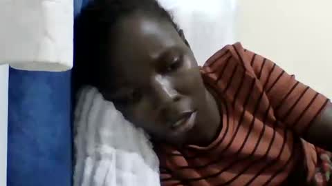 Snapshot of pretty_petite_ebony chatting on 07/19/26, 09:18 pretty_petite_ebony online show from 07/19/26, 09:18