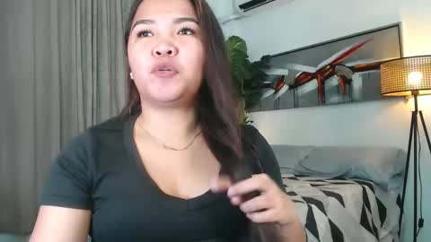 Snapshot of pretty_pharsa chatting on 05/18/26, 10:21 pretty_pharsa online show from 05/18/26, 10:21