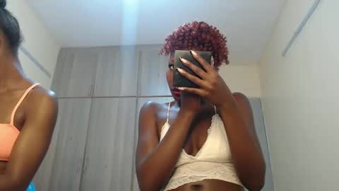 Snapshot of pretty_pixel chatting on 10/14/25, 08:59 pretty_pixel online show from 10/14/25, 08:59