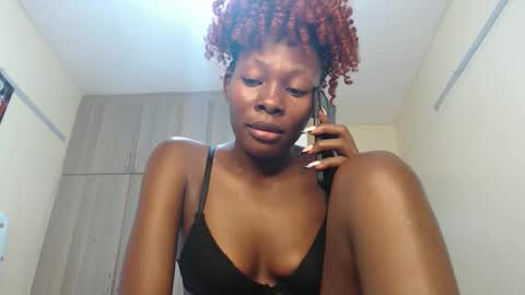 Snapshot of pretty_pixel chatting on 10/19/25, 06:19 pretty_pixel online show from 10/19/25, 06:19