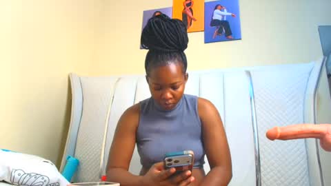 Snapshot of pretty_pussy2 chatting on 08/08/26, 08:38 Essy online show from 08/08/26, 08:38