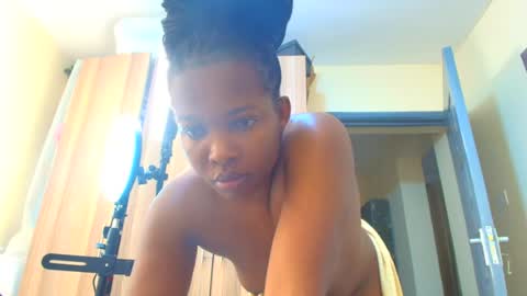 Snapshot of pretty_pussy2 chatting on 08/09/26, 10:53 Essy online show from 08/09/26, 10:53