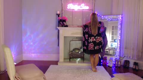 Snapshot of pretty_sara chatting on 01/03/25, 12:43 Pretty Sara online show from 01/03/25, 12:43