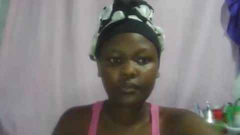 pretty_shanz online show from 11/18/25, 02:39