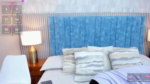 Snapshot of pretty_sunlight_ chatting on 10/24/25, 01:35 Daisy Flower online show from 10/24/25, 01:35