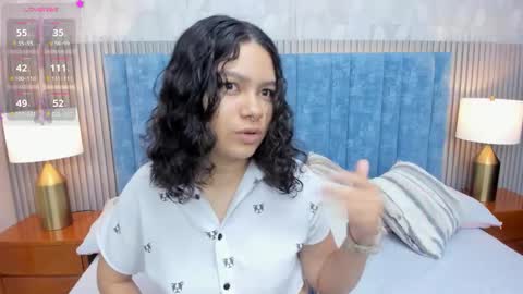 Snapshot of pretty_sunlight_ chatting on 10/26/25, 02:06 Daisy Flower online show from 10/26/25, 02:06