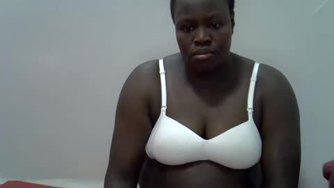 Snapshot of pretty_suzzy chatting on 10/20/25, 05:52 sexy pie online show from 10/20/25, 05:52
