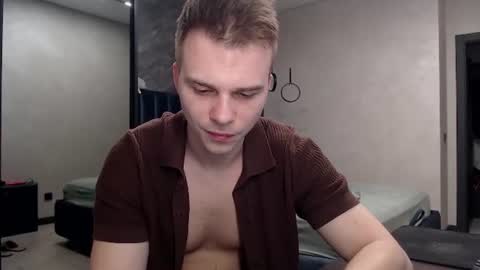 Snapshot of pretty_sweety chatting on 06/23/26, 08:18 Justin online show from 06/23/26, 08:18