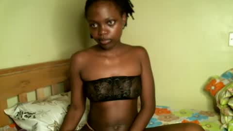 Snapshot of prettybabe02 chatting on 01/15/25, 04:04 SaraCattra online show from 01/15/25, 04:04