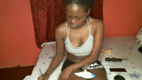 Snapshot of prettybabe02 chatting on 01/27/25, 12:12 SaraCattra online show from 01/27/25, 12:12