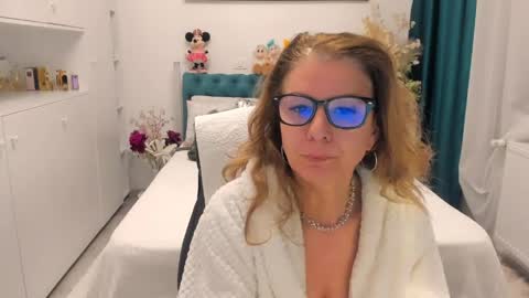 Snapshot of prettyblackeyes chatting on 04/20/26, 04:59 wilma online show from 04/20/26, 04:59
