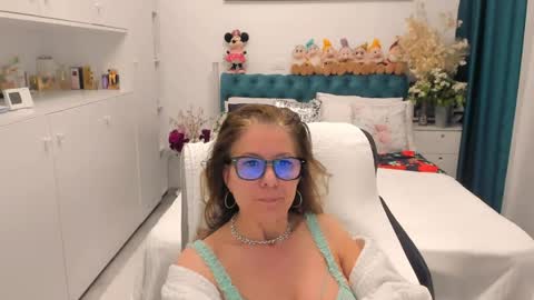 Snapshot of prettyblackeyes chatting on 04/22/26, 05:54 wilma online show from 04/22/26, 05:54