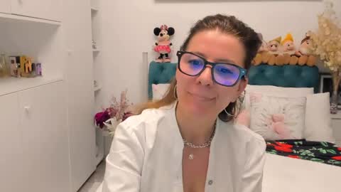 Snapshot of prettyblackeyes chatting on 04/29/26, 10:38 wilma online show from 04/29/26, 10:38