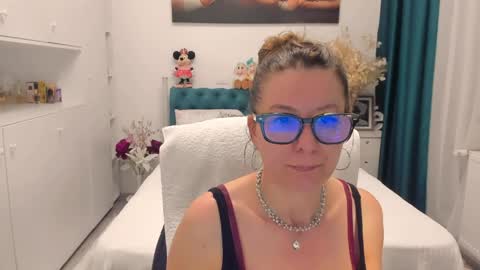 Snapshot of prettyblackeyes chatting on 05/01/26, 05:12 wilma online show from 05/01/26, 05:12