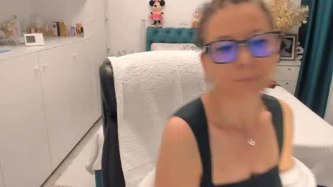 Snapshot of prettyblackeyes chatting on 05/04/26, 05:36 wilma online show from 05/04/26, 05:36