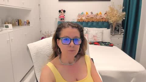 Snapshot of prettyblackeyes chatting on 05/05/26, 05:37 wilma online show from 05/05/26, 05:37
