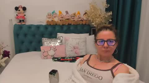 Snapshot of prettyblackeyes chatting on 05/09/26, 07:13 wilma online show from 05/09/26, 07:13