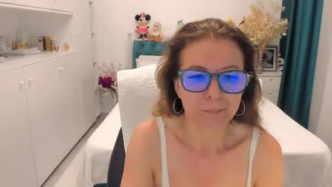 Snapshot of prettyblackeyes chatting on 05/16/26, 05:15 wilma online show from 05/16/26, 05:15