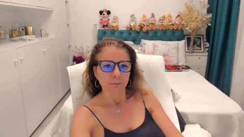 Snapshot of prettyblackeyes chatting on 05/28/26, 06:21 wilma online show from 05/28/26, 06:21