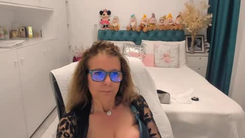 Snapshot of prettyblackeyes chatting on 05/28/26, 09:12 wilma online show from 05/28/26, 09:12