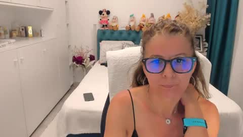 Snapshot of prettyblackeyes chatting on 05/29/26, 10:19 wilma online show from 05/29/26, 10:19