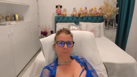 Snapshot of prettyblackeyes chatting on 05/30/26, 11:02 wilma online show from 05/30/26, 11:02