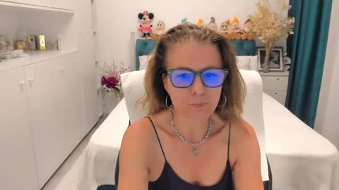 Snapshot of prettyblackeyes chatting on 05/31/26, 08:43 wilma online show from 05/31/26, 08:43