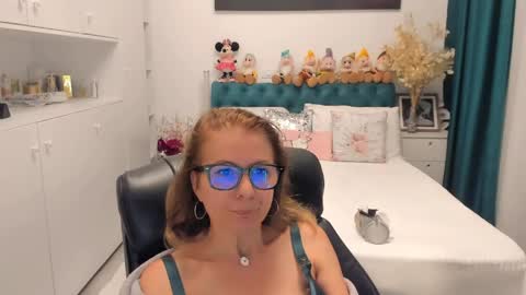 Snapshot of prettyblackeyes chatting on 06/05/26, 07:25 wilma online show from 06/05/26, 07:25