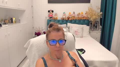Snapshot of prettyblackeyes chatting on 06/09/26, 06:30 wilma online show from 06/09/26, 06:30