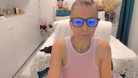 Snapshot of prettyblackeyes chatting on 06/17/26, 05:54 wilma online show from 06/17/26, 05:54